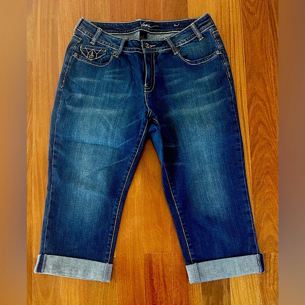 LANE BRYANT Women’s Jeans Venezia Shorts Denim Pants Capri Blur 
Size 14